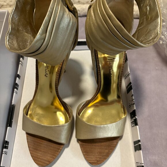 Guess by Marciano Gold designer shoes 9B - Picture 1 of 12